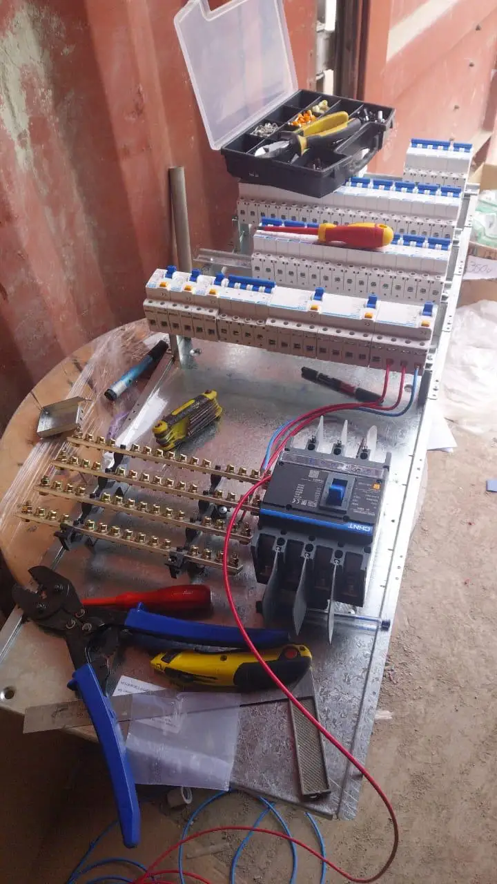 Materiales y equipos eléctricos de primeras marcas
